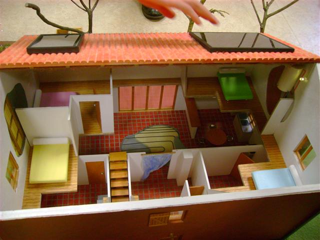 Maquette de maison bio-climatique du CPIE
